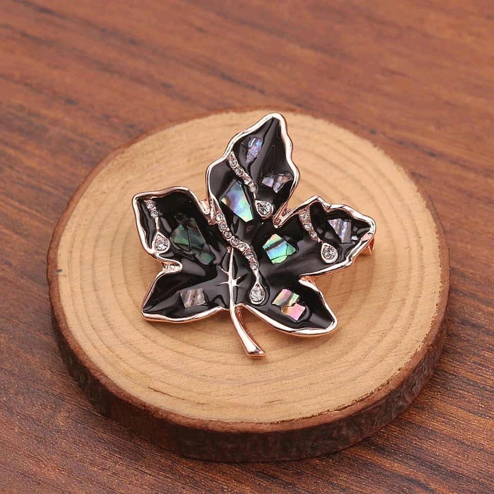 Enamel leaf with rhinestones