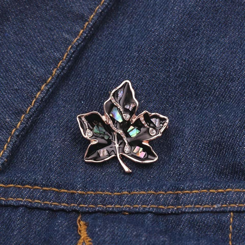 Enamel leaf with rhinestones